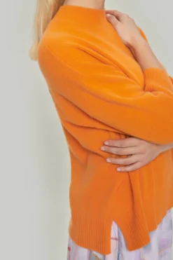 Cloud cashmere bluse med rund hals