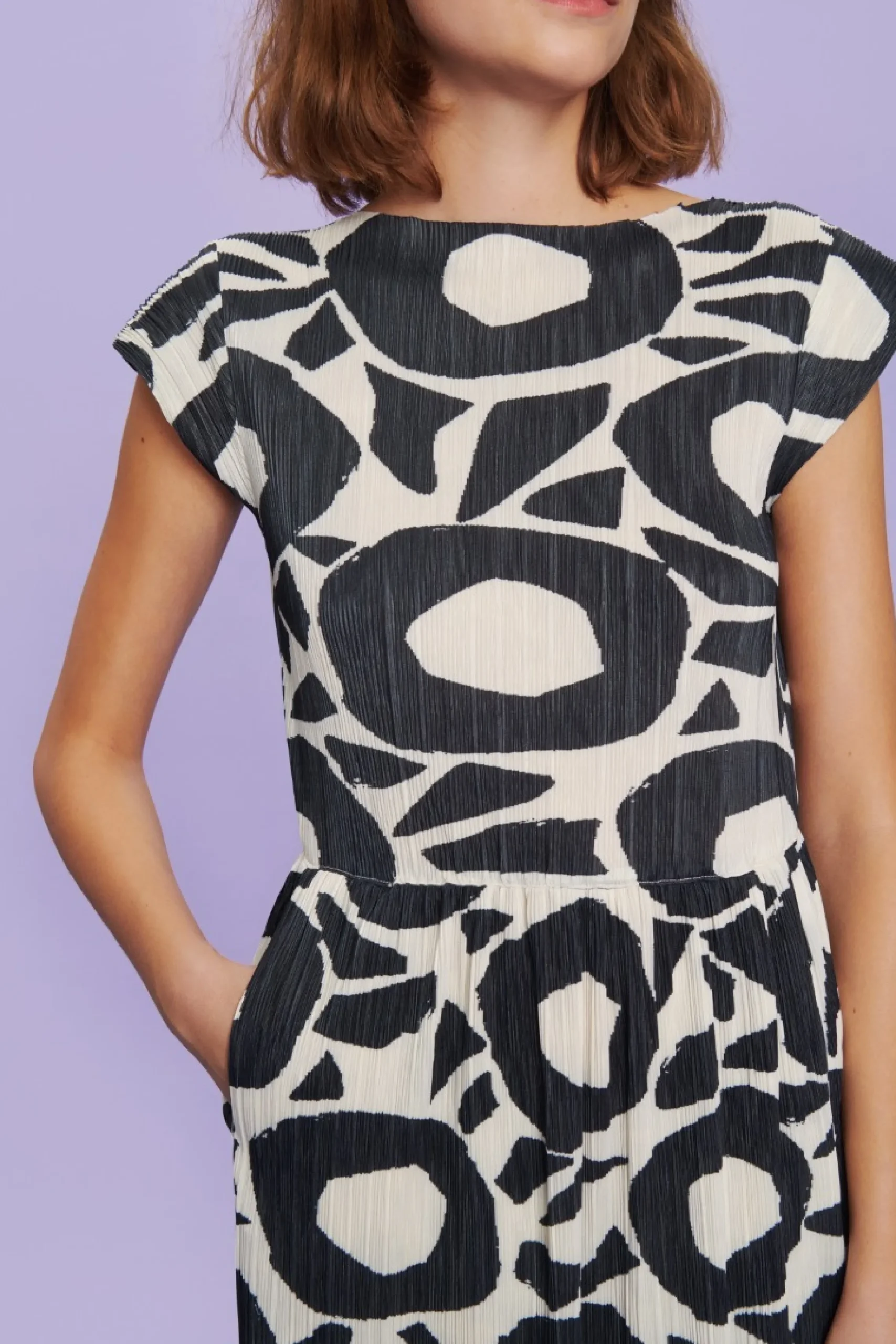 Cut-out collage kjole