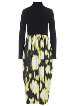 Iki højhalset kjole