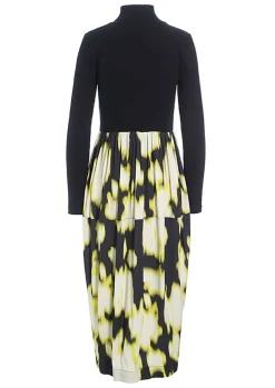 Iki højhalset kjole