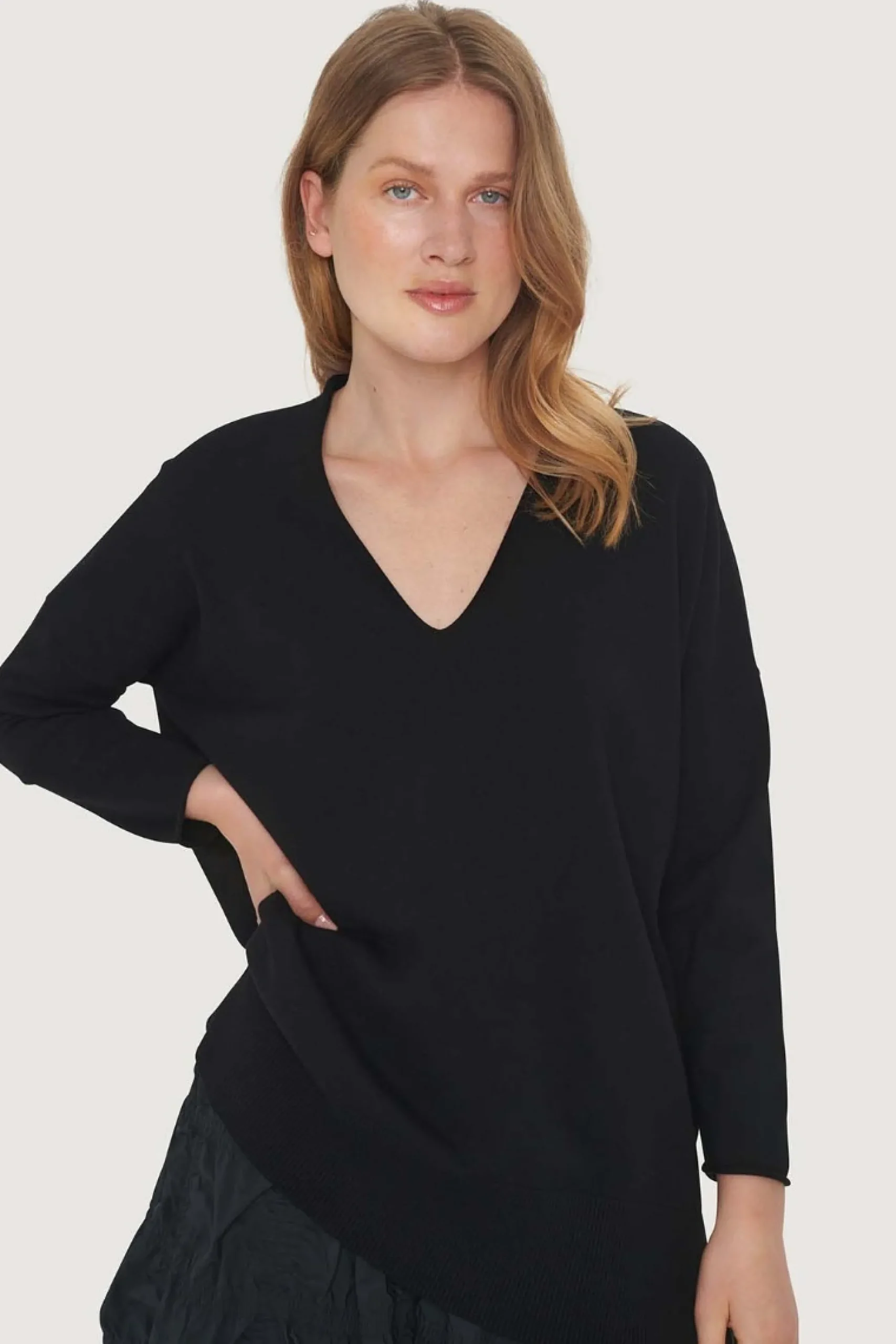 Saku bluse med v-hals